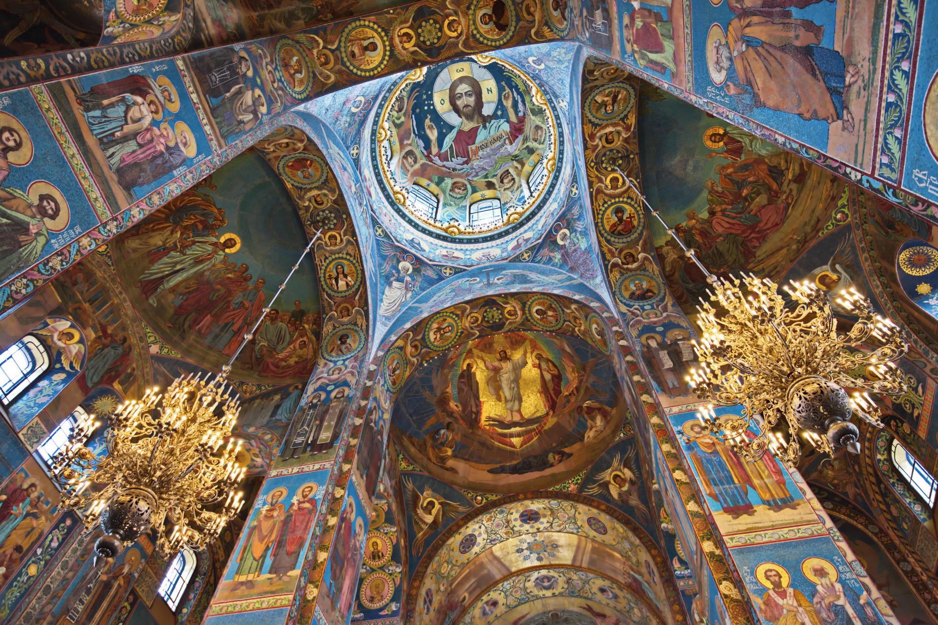 Ruská pravoslavná církev suspendovala kněze, jenž sloužil mši u hrobu Navalného